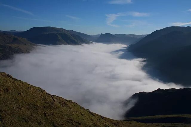 Температурная инверсия это в географии. Инверсия в горах. Инверсия атмосферы. Температурная инверсия в котловинах. Повышение температуры с высотой.