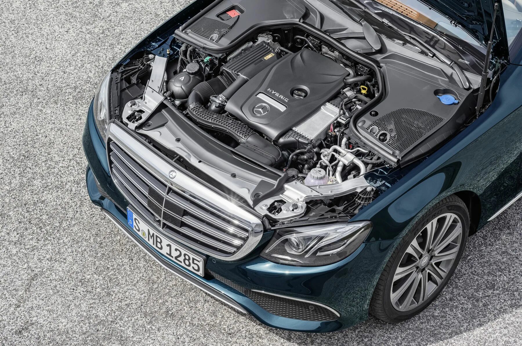 213 мерседес двигатели. Mercedes w213 мотор. w213 под капотом. мотор w213 e200. подкапотное пространство мерседес w213.