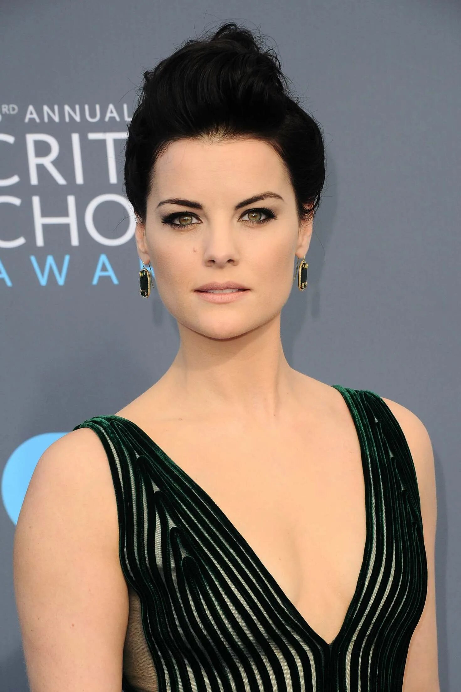 Джейми александр глаза. Джейми александер hot. Jaimie alexander. Джейми александер на обои. Джейми александр.