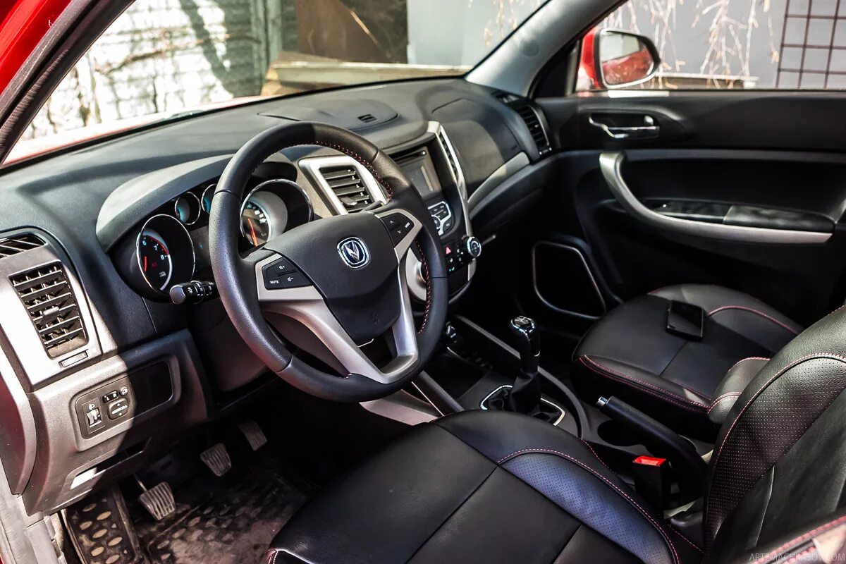 Changan hunter luxe. Кроссоверы чанган с35. китайский кроссовер чанган cs35. кроссовер changan cs35 plus. чанган cs35 салон.