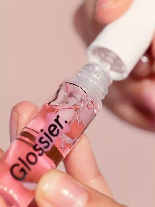 Блеск для губ glossier. Glossier блеск для губ. Gloss блеск для губ. Блеск для губ Lip. Блеск для губ / Lip Gloss «Lipglass.