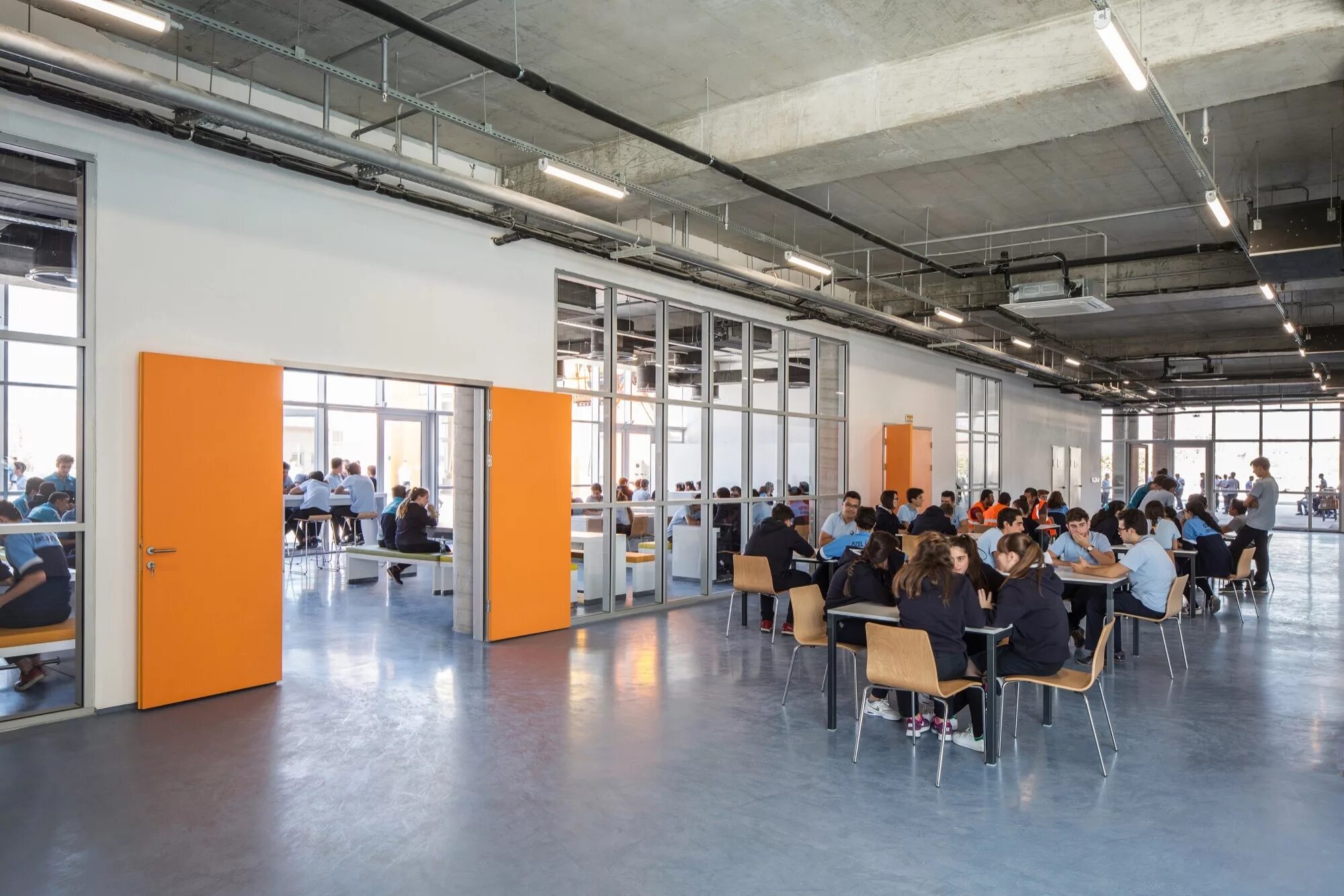 Школа джаза и мюзикла j m school санкт-петербург. M school. M school. Школа леди здание. Школа в германии фасад.