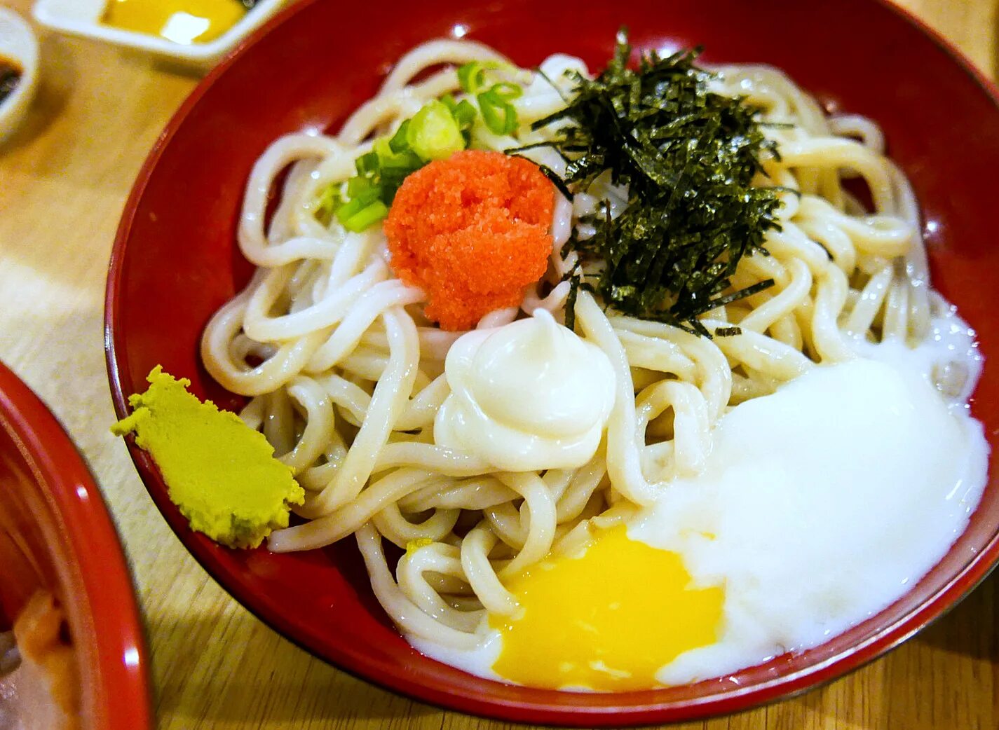 Как варить лапшу удон. Сануки удон. sanuki udon японская лапша. толстый удон япония. толстая лапша удон.