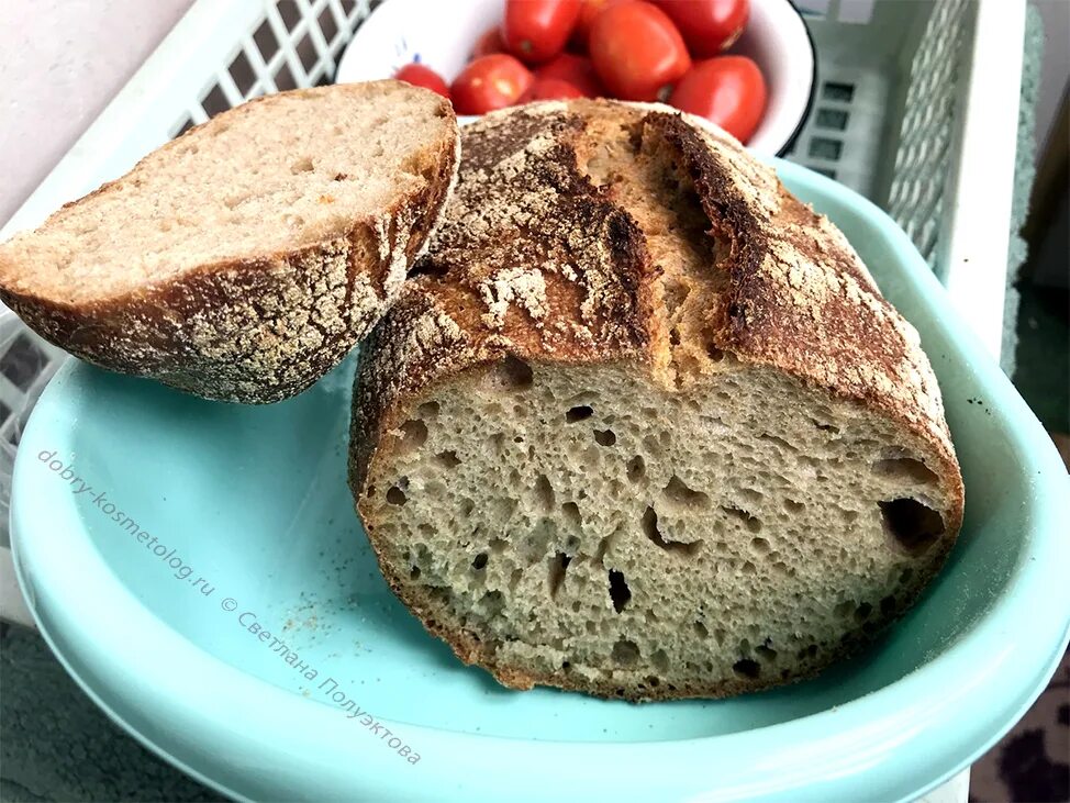 Свежеиспеченный хлеб. Хлеб на закваске. Хлеб на закваске. Хлеб деревенский. Выпечка на закваске рецепты.