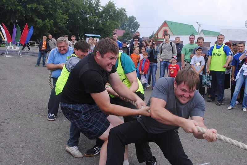 Куйбышев спортивный. Стадион труд Куйбышев НСО. Стадион Куйбышева НСО. Стадиона «труд» в Куйбышеве. День физкультурника Куйбышев НСО.