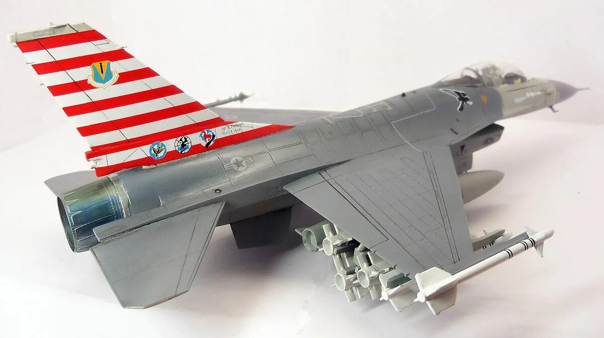 Spitfire 14 1/48 xiv academy. Восточный экспресс миг-29 9-13. F-4b phantom 1/48. Academy 48. Сборка миг 29 1/48.