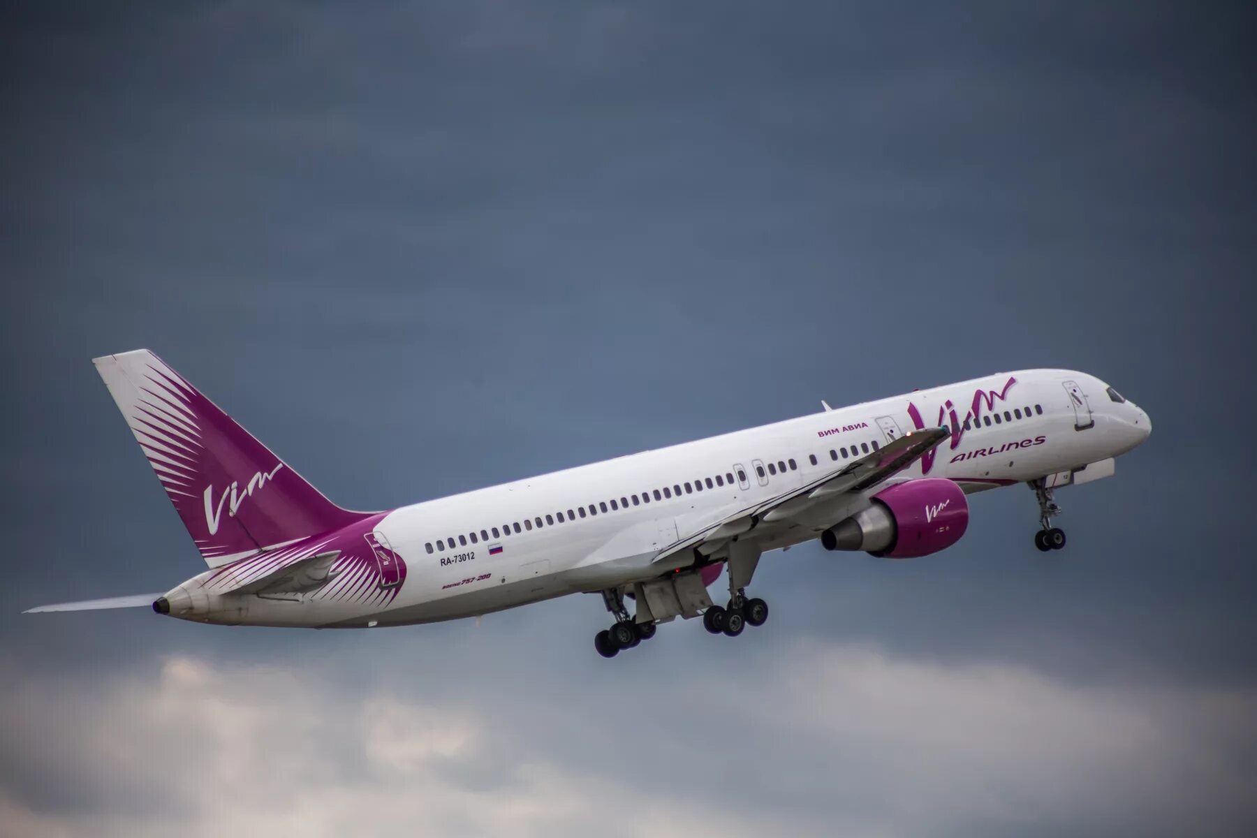 Вим авиа. Самолёт боинг 737-500 вим авиа. vim airlines logo. вим авиа логотип. вим авиа фото самолетов.