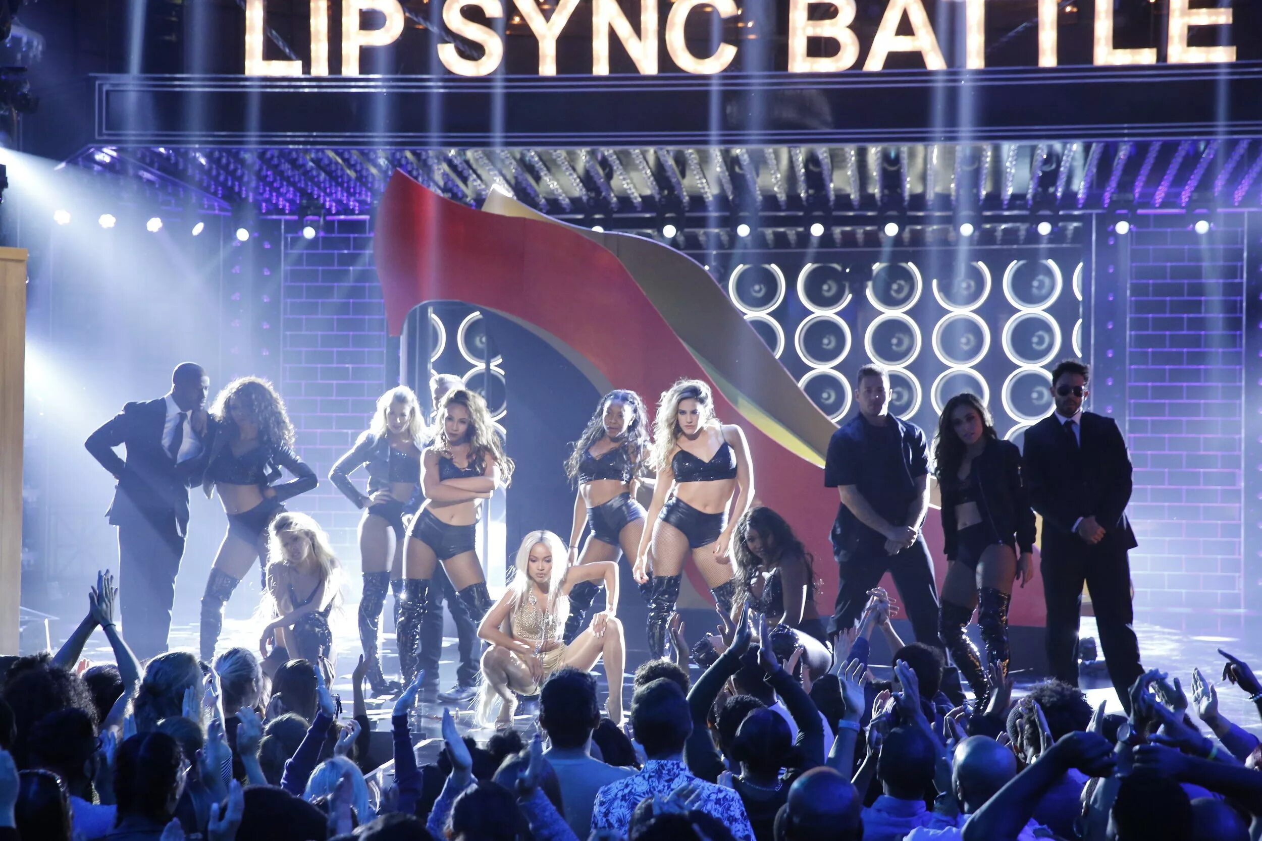 Караоке. Студия пения. Тина кароль на липсинк батле. Шоу фонограмма. Микрофон сценический.