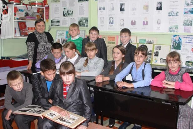 Администрация урень. Посёлок уста нижегородская область школа. Устанская школа. Школа уста. Поселок уста уренский район школа.