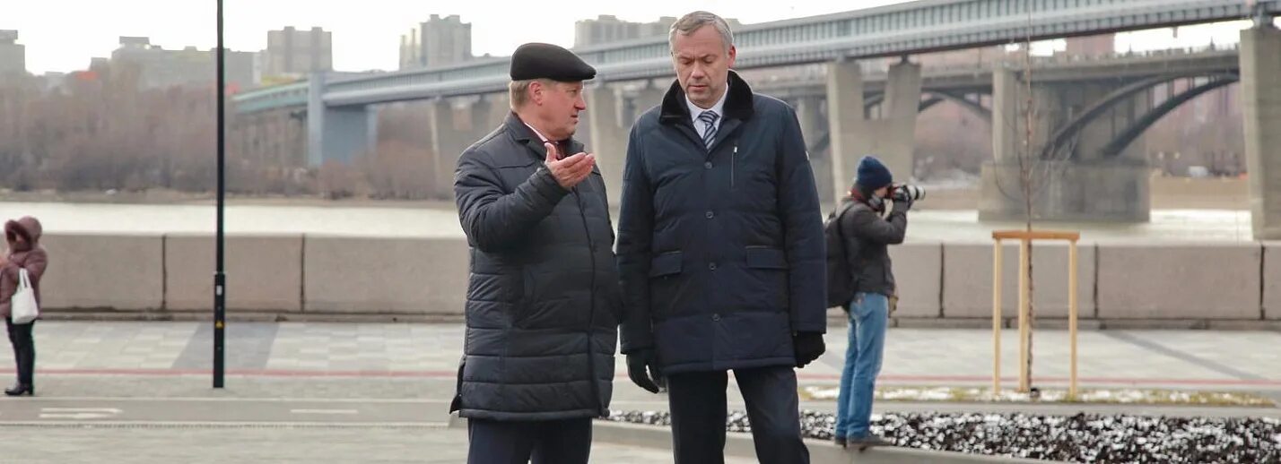 Локоть информ. Анатолий локоть травников. локоть и травников. андрей травников и локоть. анатолий локоть в полный рост.