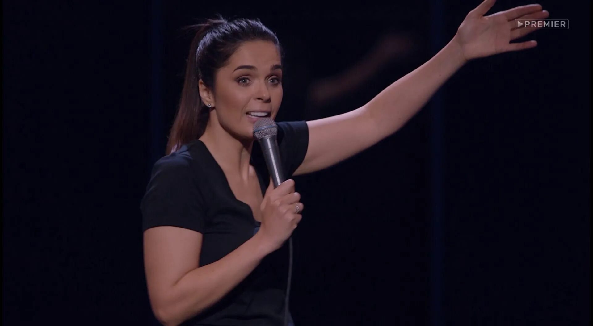 Юля ахметова камеди. Юля кутанова грудь. Юлия топольницкая купальщица камеди батл. Юлия топольницкая импровизация. Батл юля.