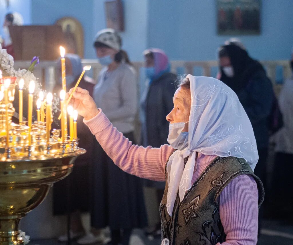 Есть ли служба в храмах. Всенощная Церковь православная. Богослужение в храме. Богослужение на Пасху. Пасхальная служба в храме.