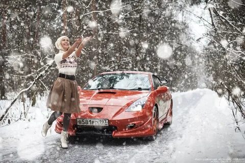 Девушки машина снег