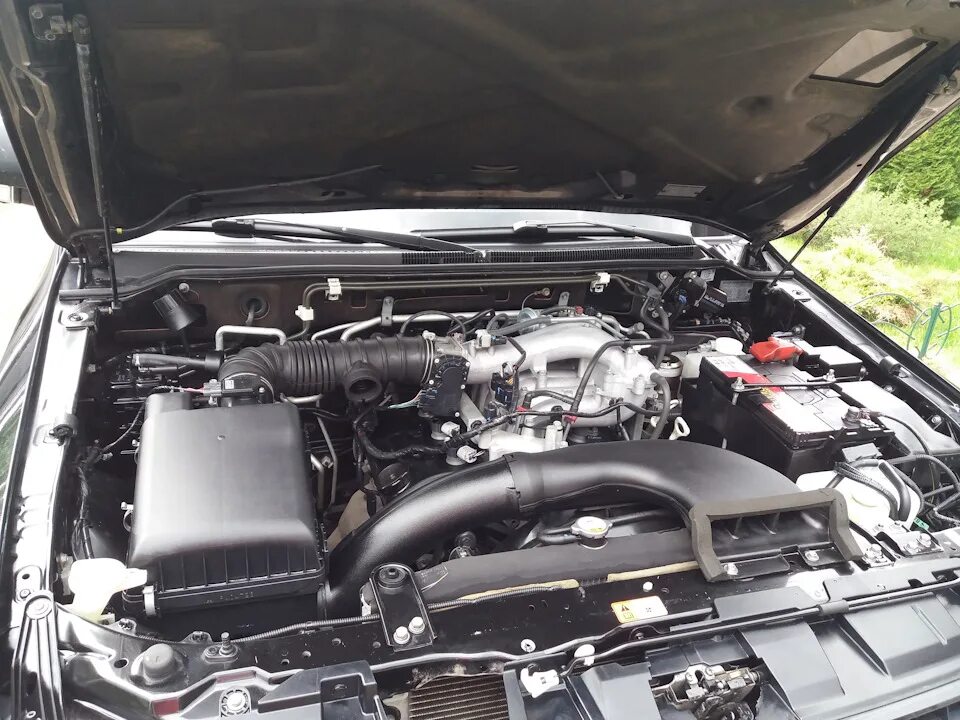 Моторный отсек паджеро спорт 3 2. Мощность двигателя паджеро zr 1. Паджеро 2 под капотом. 2 165л. 5 дизель.