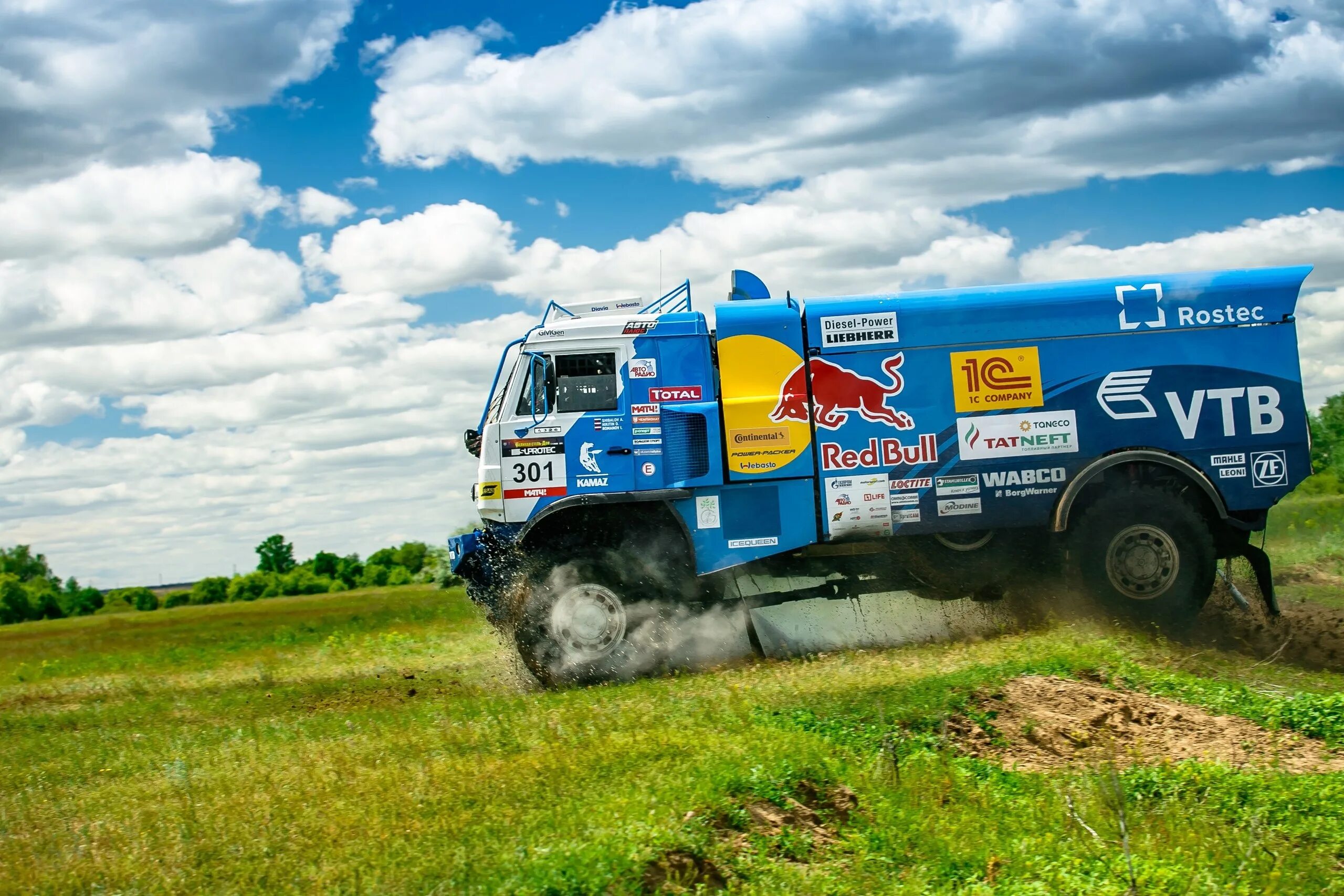 Камаз мокрая. Red bull камаз мастер. камаз ралли париж дакар. камаз мастер фура. камаз военный мастер.