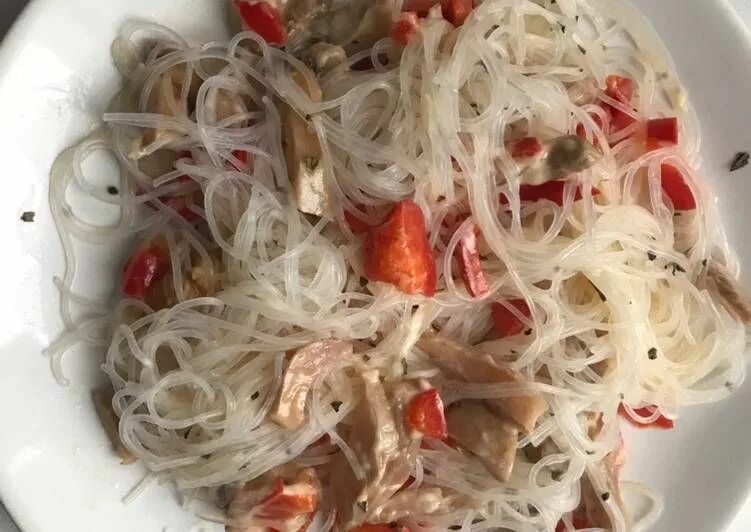 Фунчоза картинки. Фунчоза с сыром. салат фунчоза с грибами. фунчоза с креветками и овощами с соевым соусом. фунчоза с креветками рецепт.