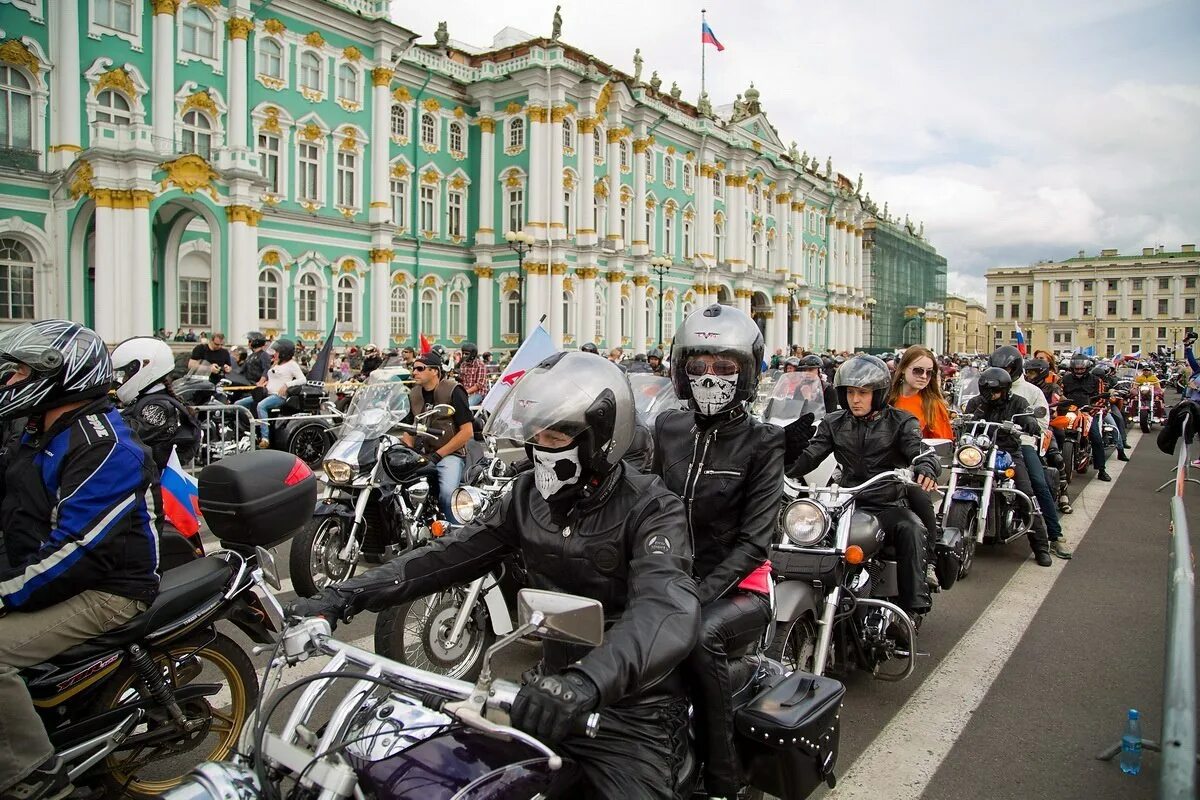 30 апреля спб. Фестиваль Харлей Дэвидсон Петербург. Байкеры Санкт-Петербург. Харлей Дэвидсон в СПБ.