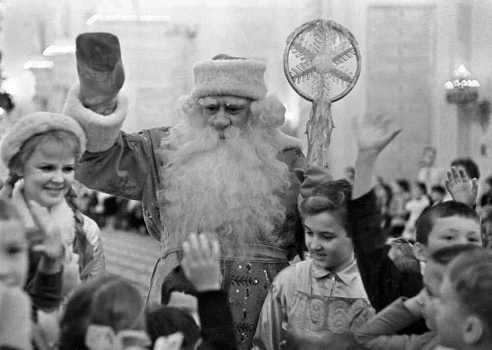 Ленинград дед мороз. Дед Мороз и Снегурочка в Советском Союзе. Советский новый год.