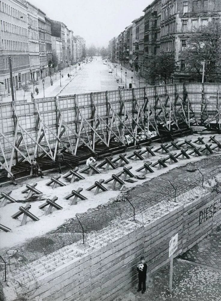 В 20 веке город был разделен стеной