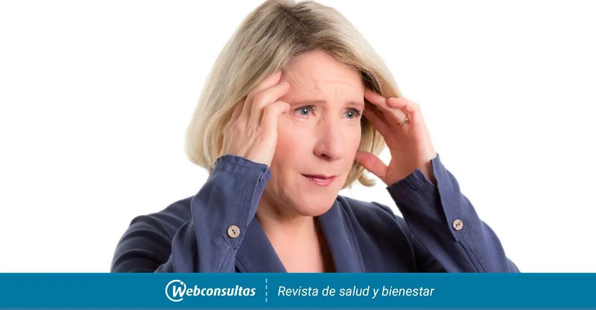 Головная боль женщина 50 лет. Головные боли при климаксе. Приливы при климаксе что это такое симптомы. Недовольное лицо женщины. Менопауза головные боли.