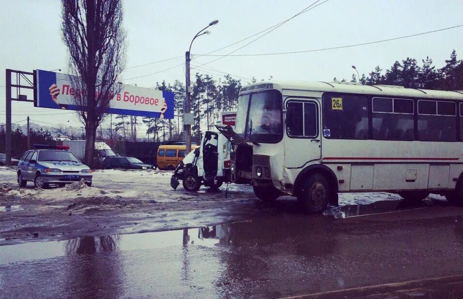 Остужева воронеж маршрутки. Авария в воронеже на остужева. авария маршрутки в воронеже.