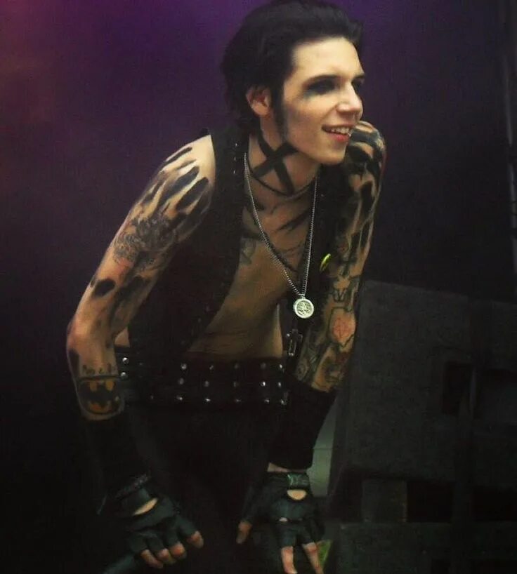 Энди блэк andy black. Black veil brides энди бирсак. Black veil brides энди бирсак. Энди бирсак 2022. Роцкер.