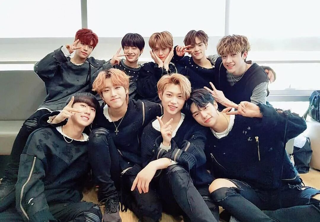 как называют фанатов стрей кидс. группа stray kids. как называют фанатов стрей кидс. K-pop группа stray kids. Stray kids постер 2022.