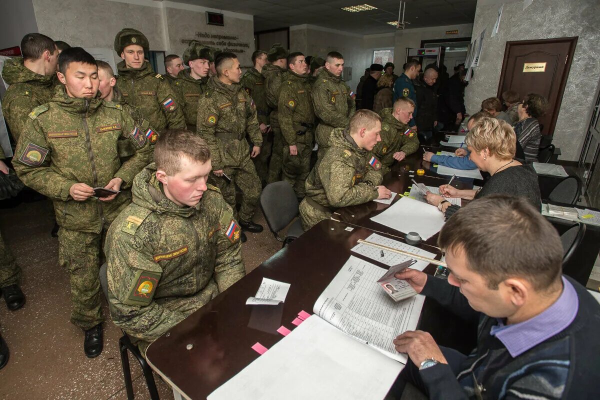 Военные голосуют. Военнослужащие на выборах. Голосование в армии. Голосование военнослужащих.