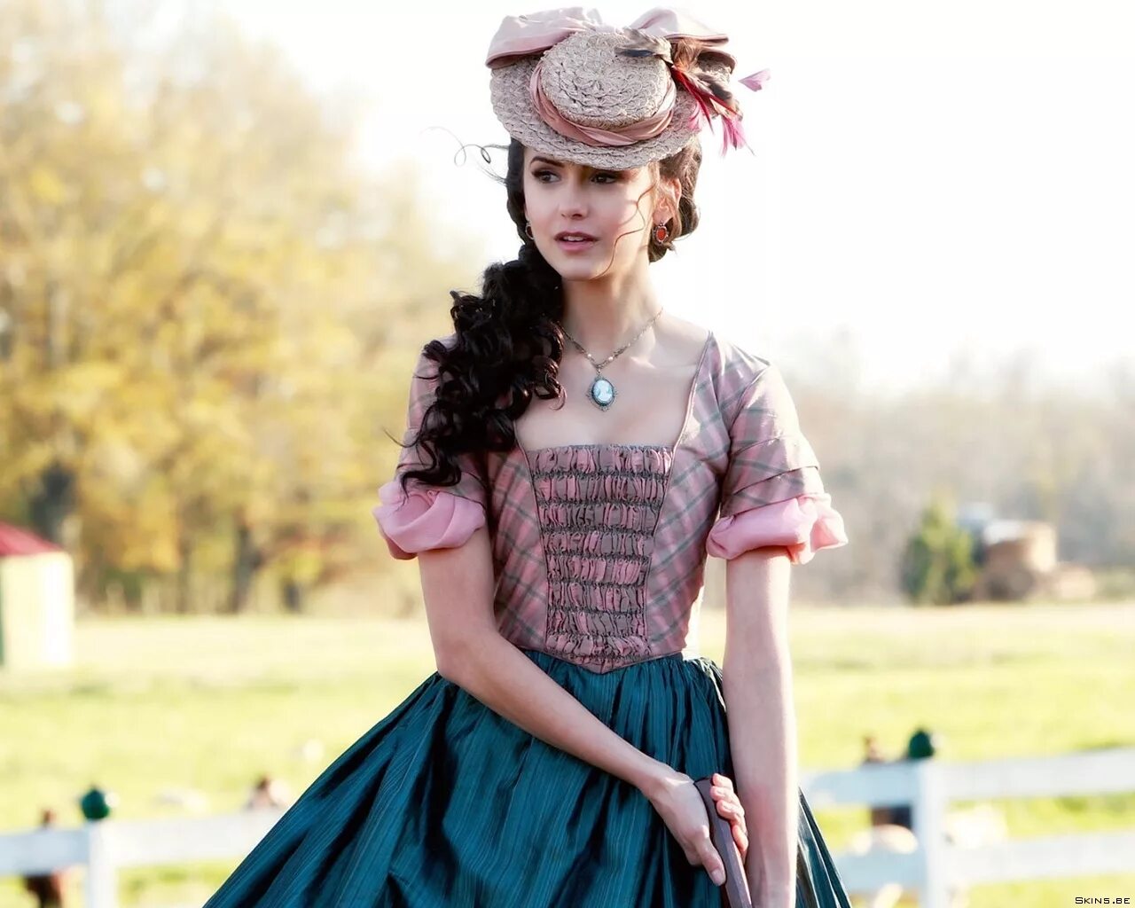 Викторианская эпоха одежда готика женская. Винтажное платье в стиле бохо. Одежда под старину как называется. Стимпанк женская одежда викторианская эпоха. Платье для антикварной куклы.