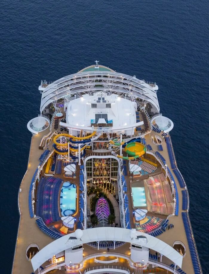 Rage of the seas. Лайнер Symphony of the Seas. Лайнер «Symphony of the Seas» (симфония морей). Круизный корабль Symphony of the Seas. Роял Карибиан Гармония морей.