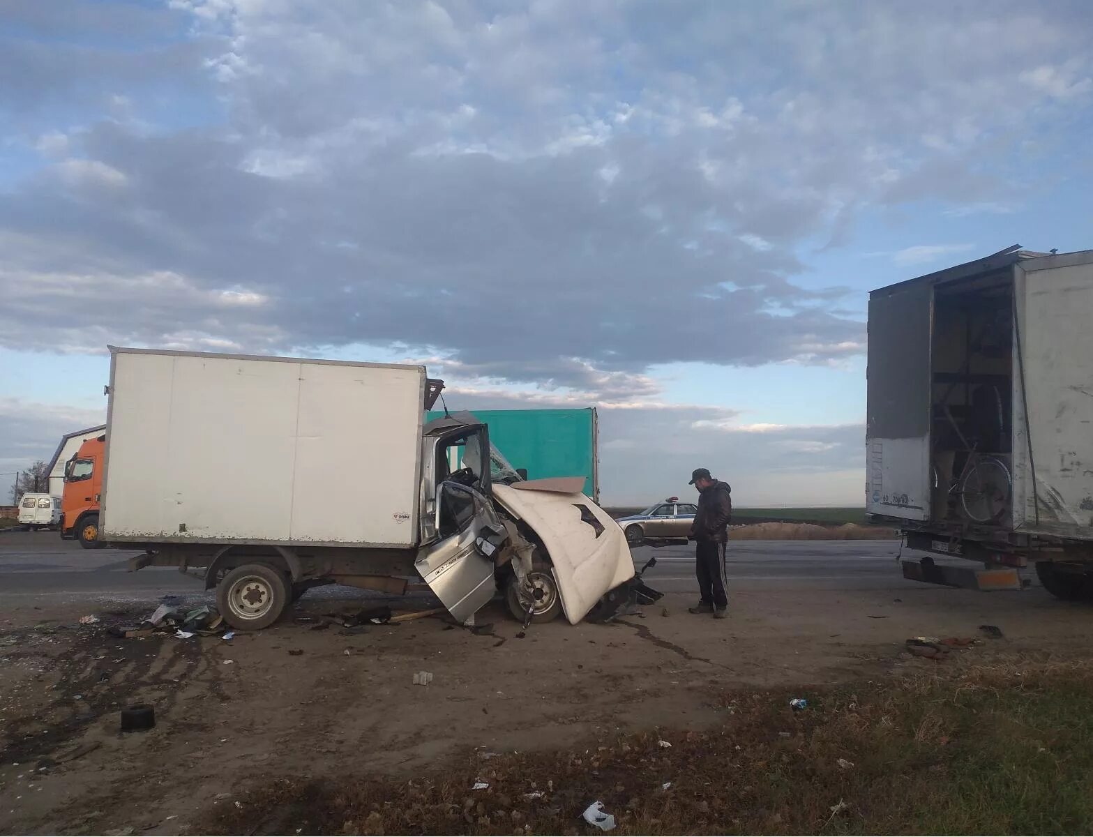 Перевернутый камаз. Авария в самарской области две фуры в мае. Дтп на ракитовском шоссе. Дтп самара газель. Дтп самара газель.