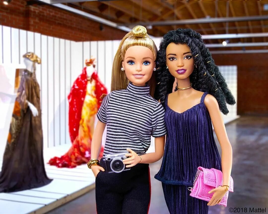 Кукла меняет одежду. Кукла меняет одежду. Шарнирные куклы аниме бжд. Кукла меняет одежду. Кукла меняет одежду.