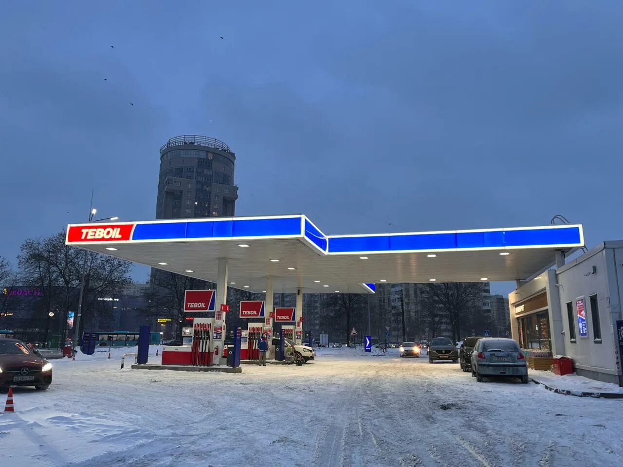 Потолок на азс газпром. Teboil ленинский проспект 102. Карта тебойл заправка. Автозаправки тебойл ростов. Заправки тебойл на м4 дон.