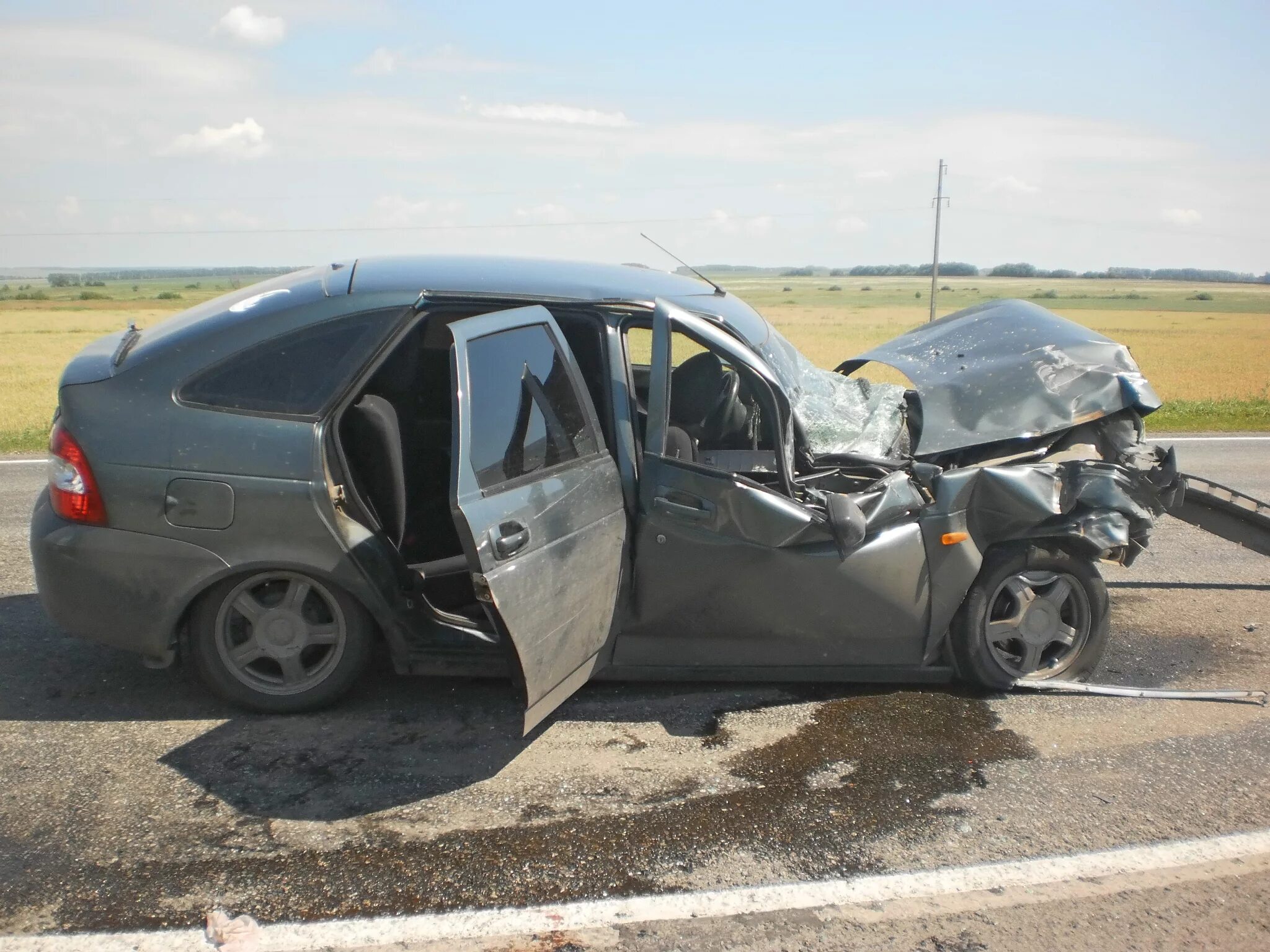 Приора после дтп. Приора после дтп. Приора после дтп. Черная приора седан дтп. Приора лобовое столкновение.