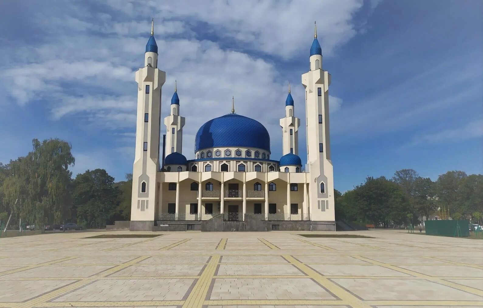 Мечеть Майкоп ночью. В городе Туапсе на какой улице расположена мечеть?. Здания майкопа