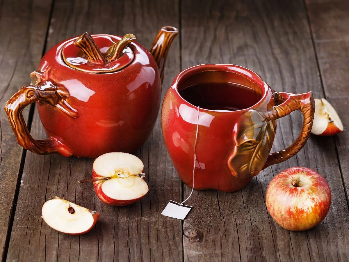 Чай с яблоком. Чай с яблоком и корицей. Пряное яблоко чай. Чайник яблоко. Apple cup