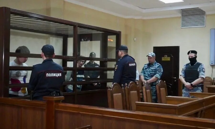 7 пожизненно назначенных сенаторов представляют