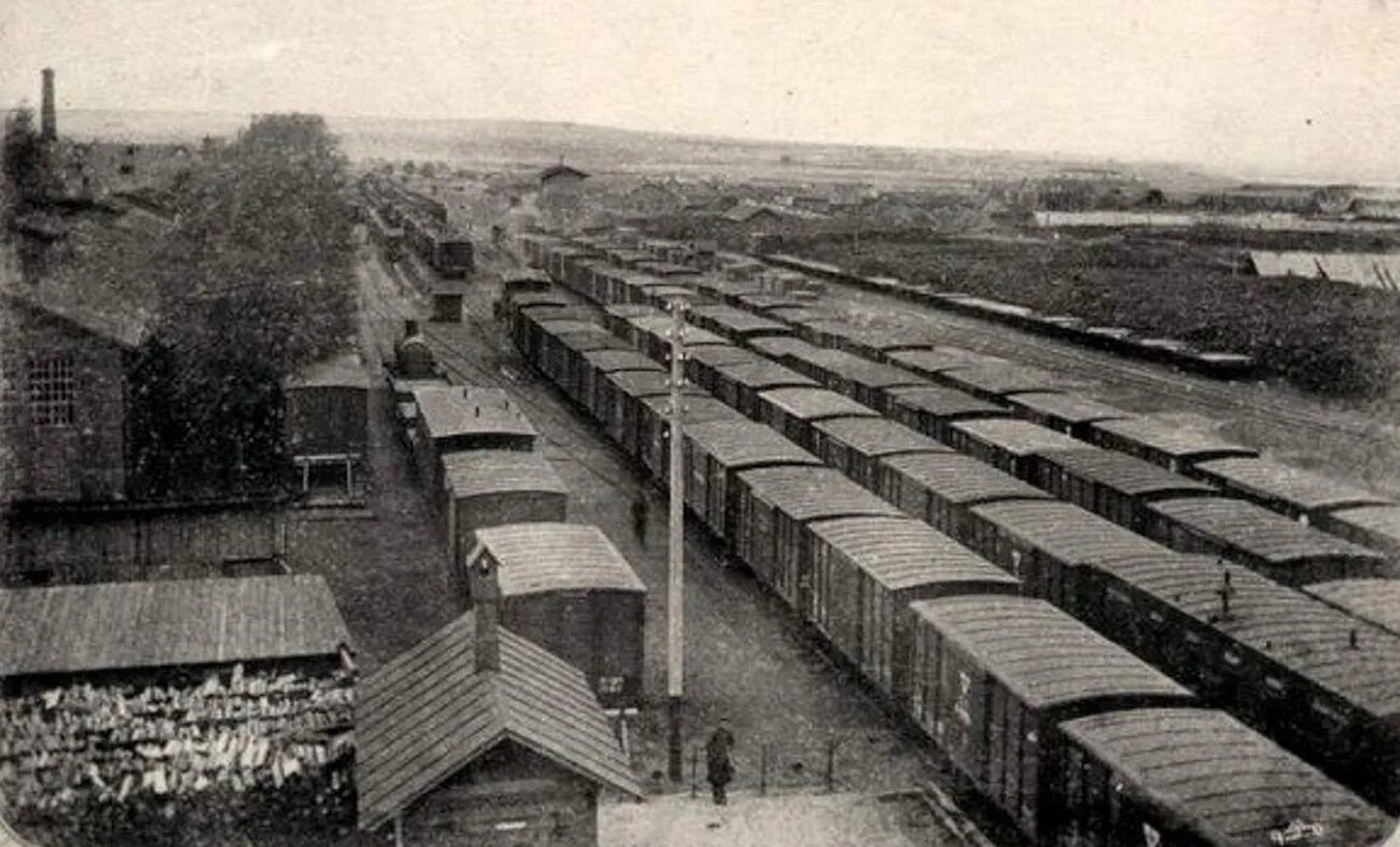 Железные дороги 1880. Самарский ж.д. вокзал 19 века. Самарский Железнодорожный вокзал 19 век. Старый ЖД вокзал Самара. Самара вокзал 1918.