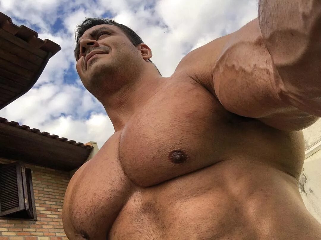 Мужчина гигант. Саджад халк. Накаченный человек. Макрофилия giant. Гигант мужик.