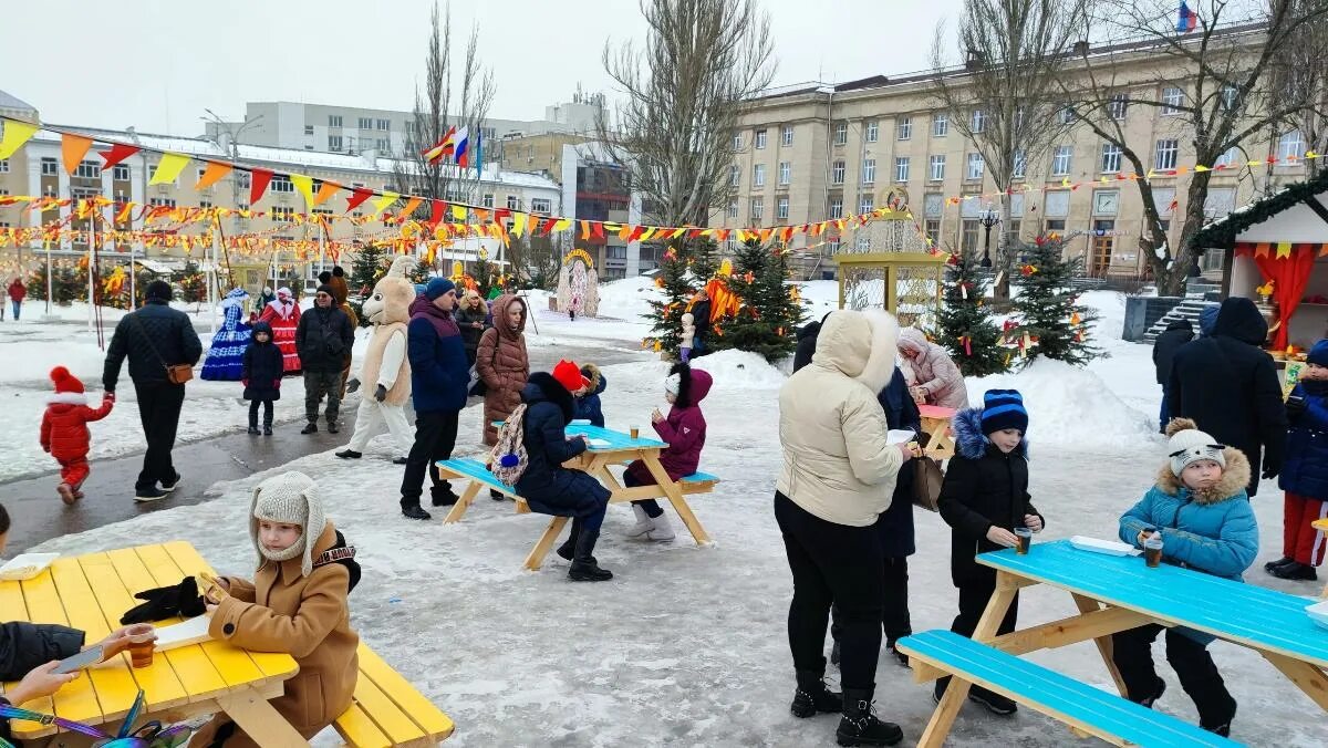 Где проходит масленица в казани 2024. Масленица. Праздник Масленица. Праздник в городе. Масленица на красной площади.