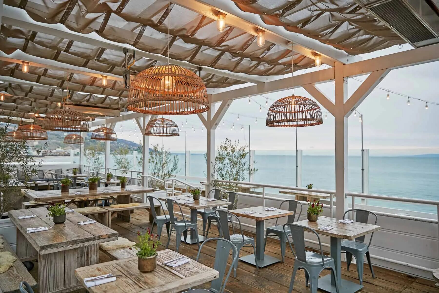 Малибу Калифорния ресторан. Ресторан в Калифорнии. Кафе на пляже. Пляжное кафе.