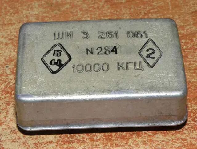 Генератор сигналов utg962e. Qg-22 генератор импульсов. Генератор частоты 10 мгц. Генератор частоты 10 мгц. Генератор сигналов в лаборатории.