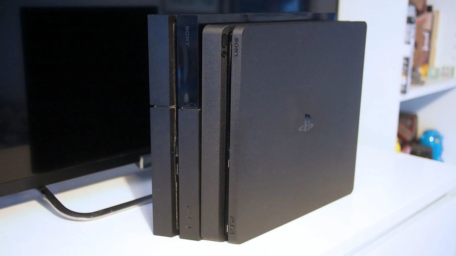 Лучшая пс 4. Sony PLAYSTATION 4 Slim vs Pro. Ps4 fat Slim. Ps4 fat Slim Pro. PLAYSTATION 4 fat vs Slim.