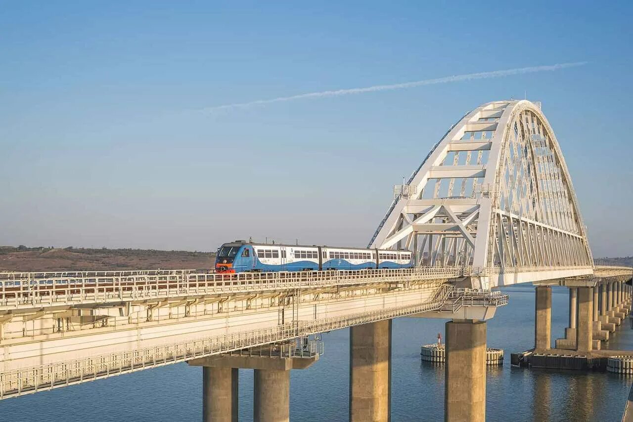 Поезд Таврия Крымский мост. Крымский мост железная дорога. Керченский Железнодорожный мост. Анапа Крымский мост.