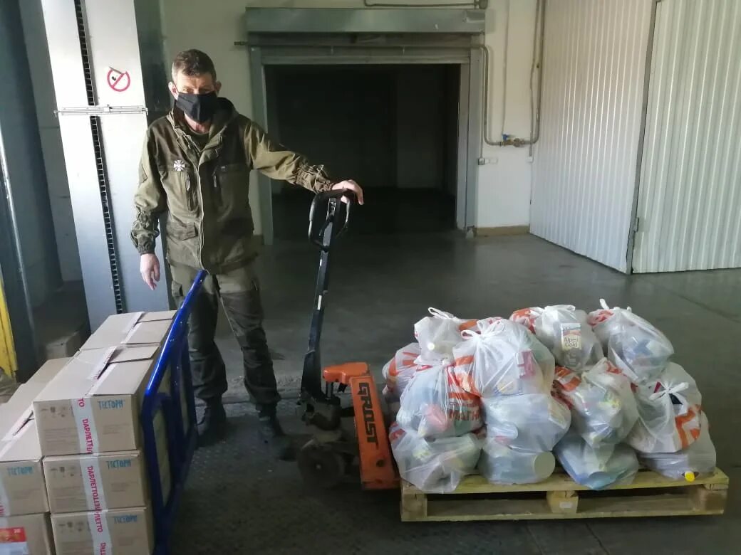 Добровольцы на донбасс. Пища жизни донбасс. Мчс россии в мариуполе. Волонтеры рязань донбасс. Миссия волонтеров.