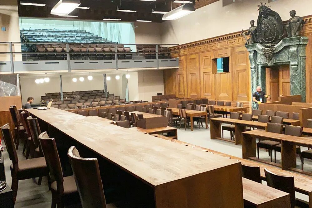 Зал 600 нюрнбергского дворца юстиции. Зал 600 нюрнбергского дворца юстиции. Зал 600 нюрнбергского дворца юстиции. Дворец правосудия нюрнберг. Зал 600.