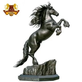 Кони скульптурные