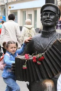 Памятник гармошке