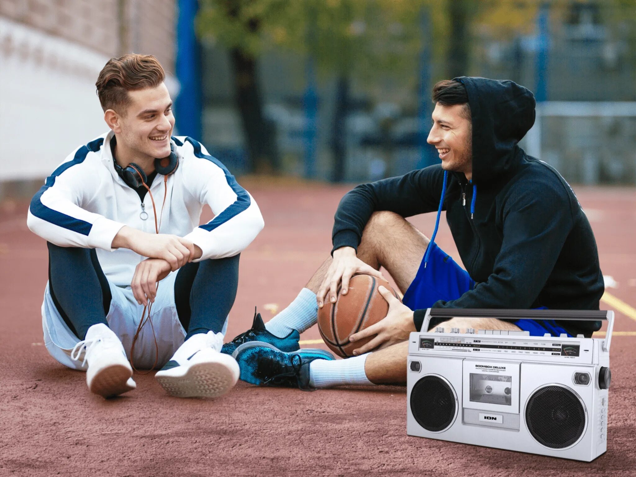 Аудирование friends. Ion Cassette Boombox. Boombox плюшки стынут. Boombox UNICEF.