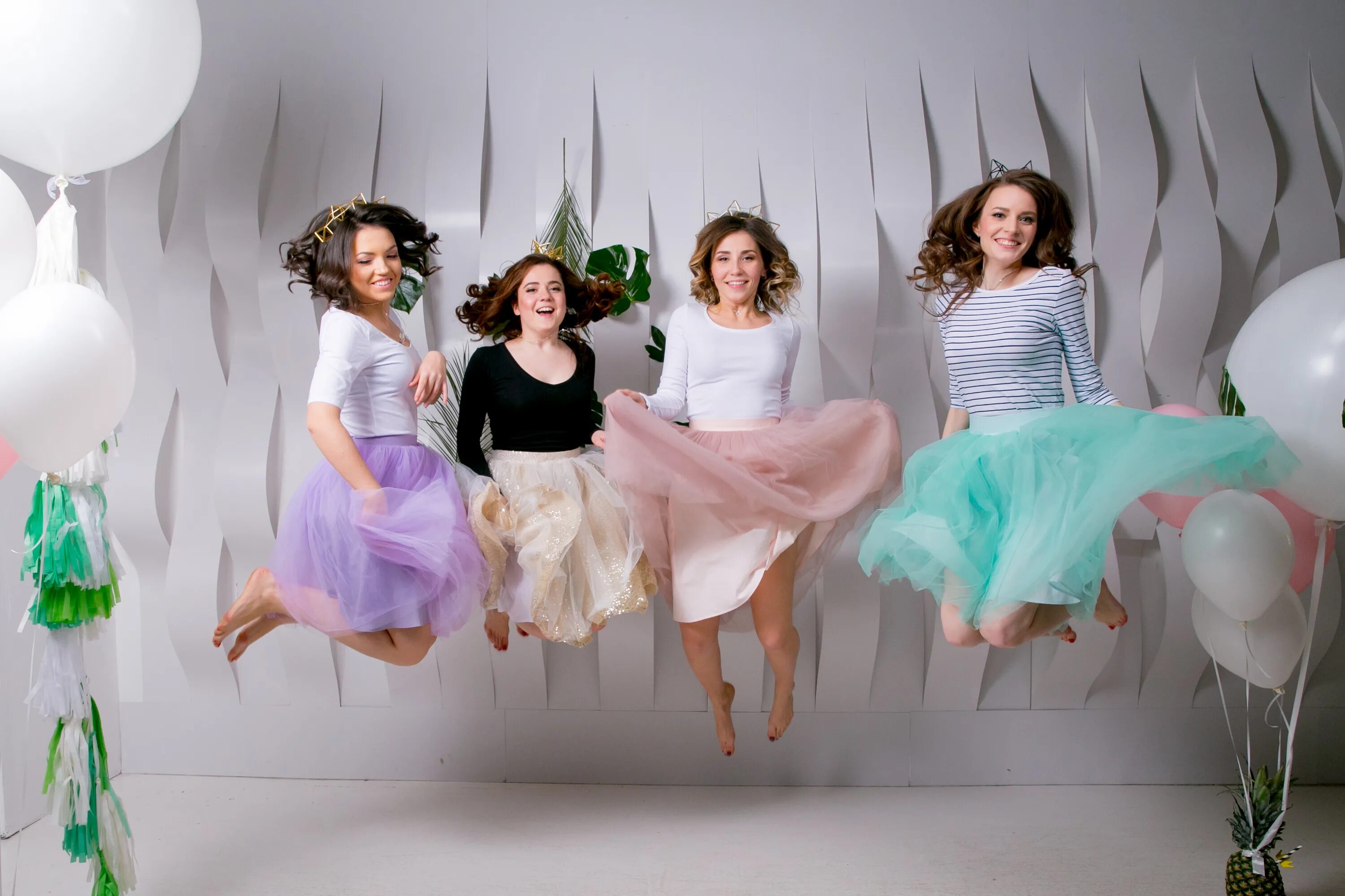 Фотосессия девичник на природе. Девичник в стиле. Тематика для девичника. Стилизованные вечеринки. Групповая фотосессия.